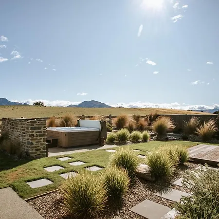 Bull Ridge Retreat - Sleeps 6 - Spa Pool - Sauna - Mountain Views